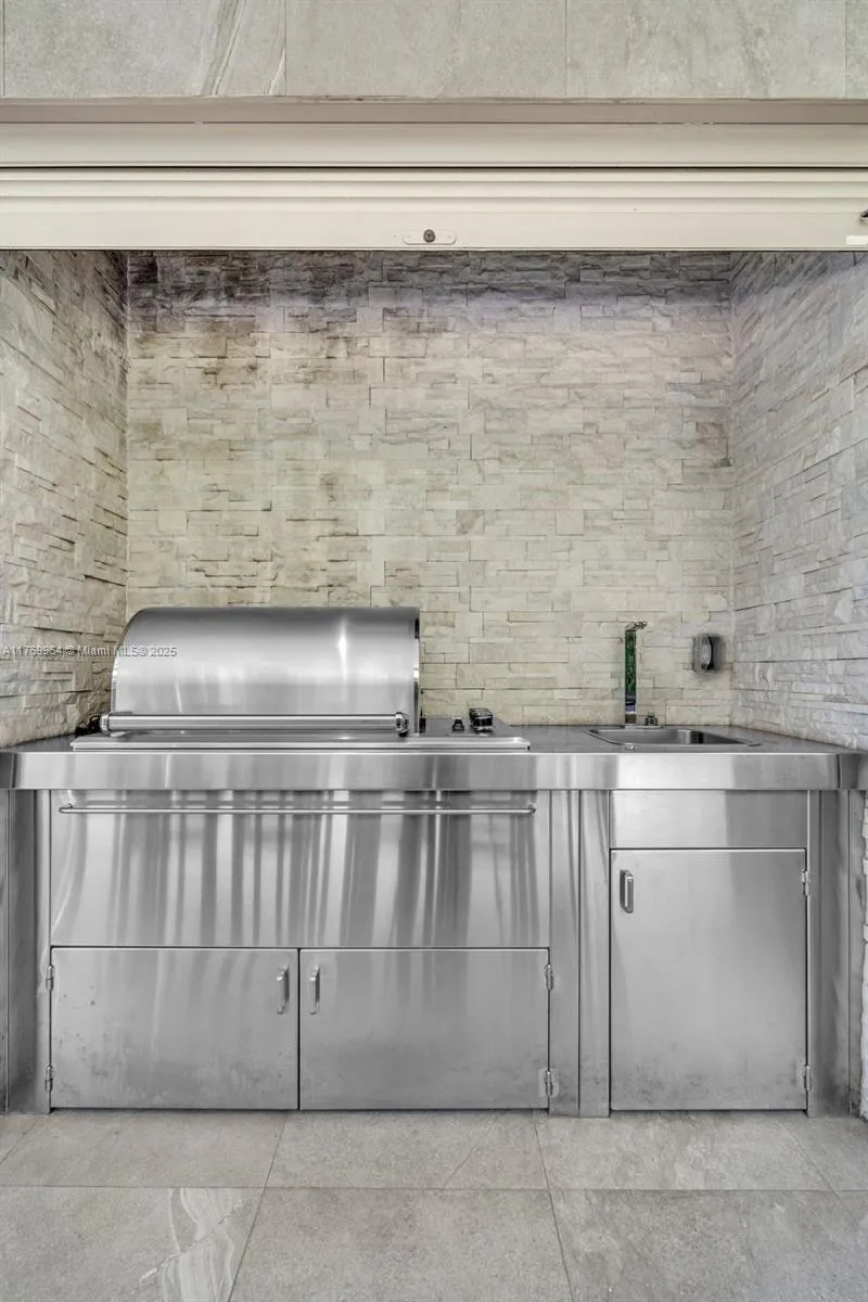 Key Biscayne, Florida 33149, United States, 5 Bedrooms Bedrooms, ,6 BathroomsBathrooms,Residential,Active,94333