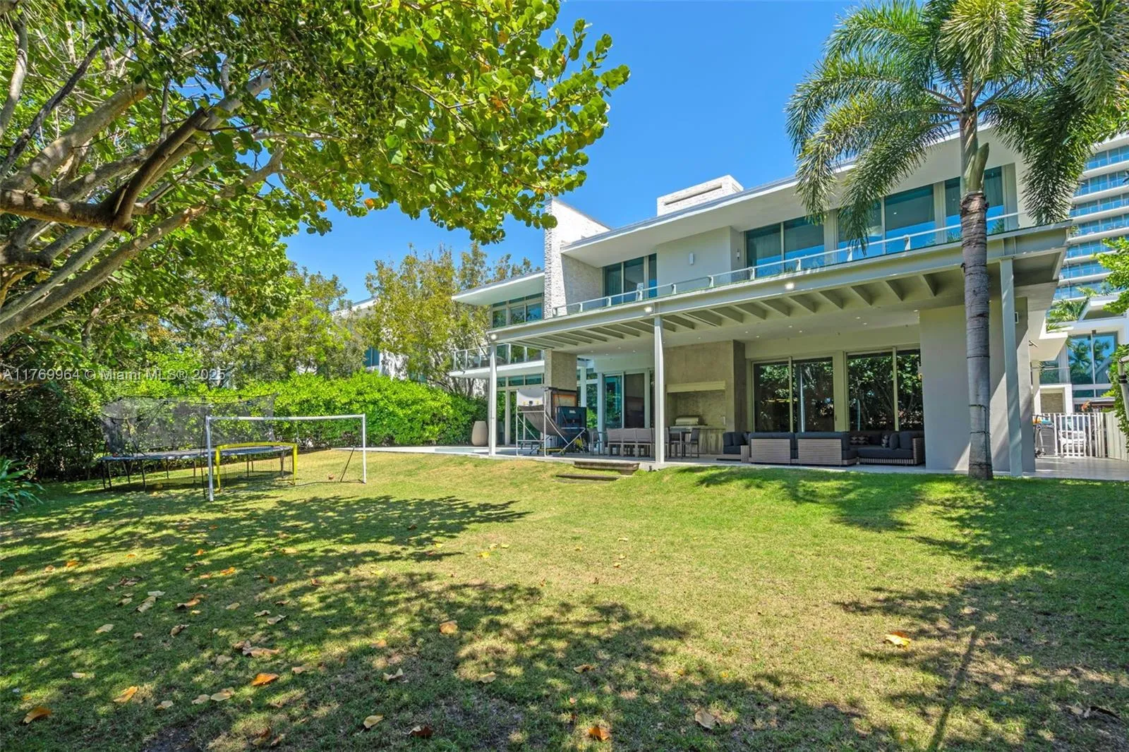 Key Biscayne, Florida 33149, United States, 5 Bedrooms Bedrooms, ,6 BathroomsBathrooms,Residential,Active,94333