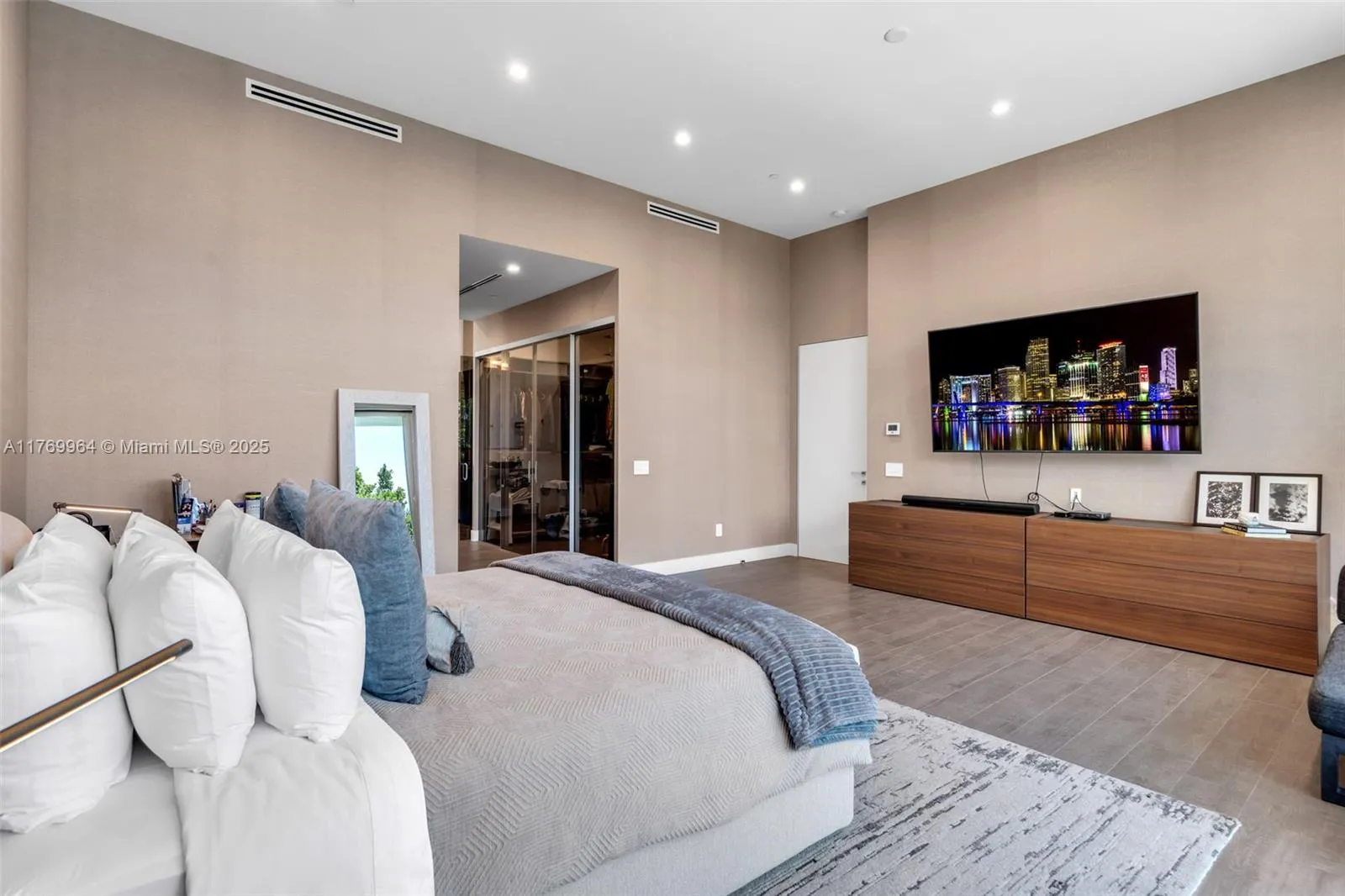 Key Biscayne, Florida 33149, United States, 5 Bedrooms Bedrooms, ,6 BathroomsBathrooms,Residential,Active,94333