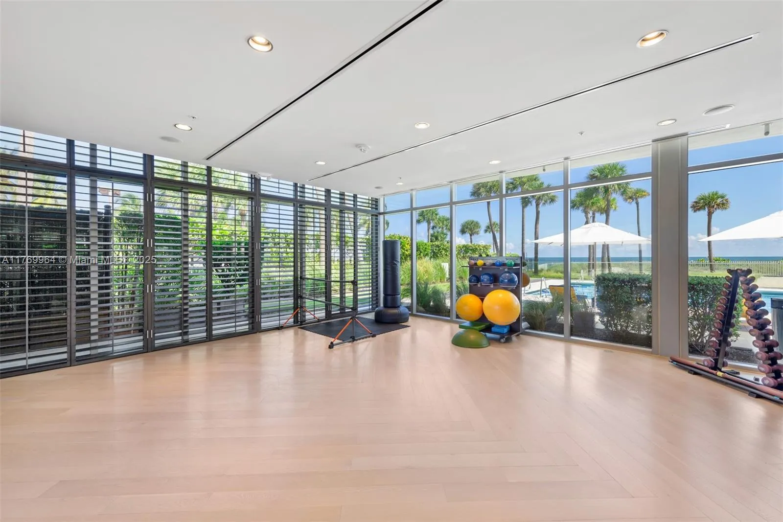 Key Biscayne, Florida 33149, United States, 5 Bedrooms Bedrooms, ,6 BathroomsBathrooms,Residential,Active,94333