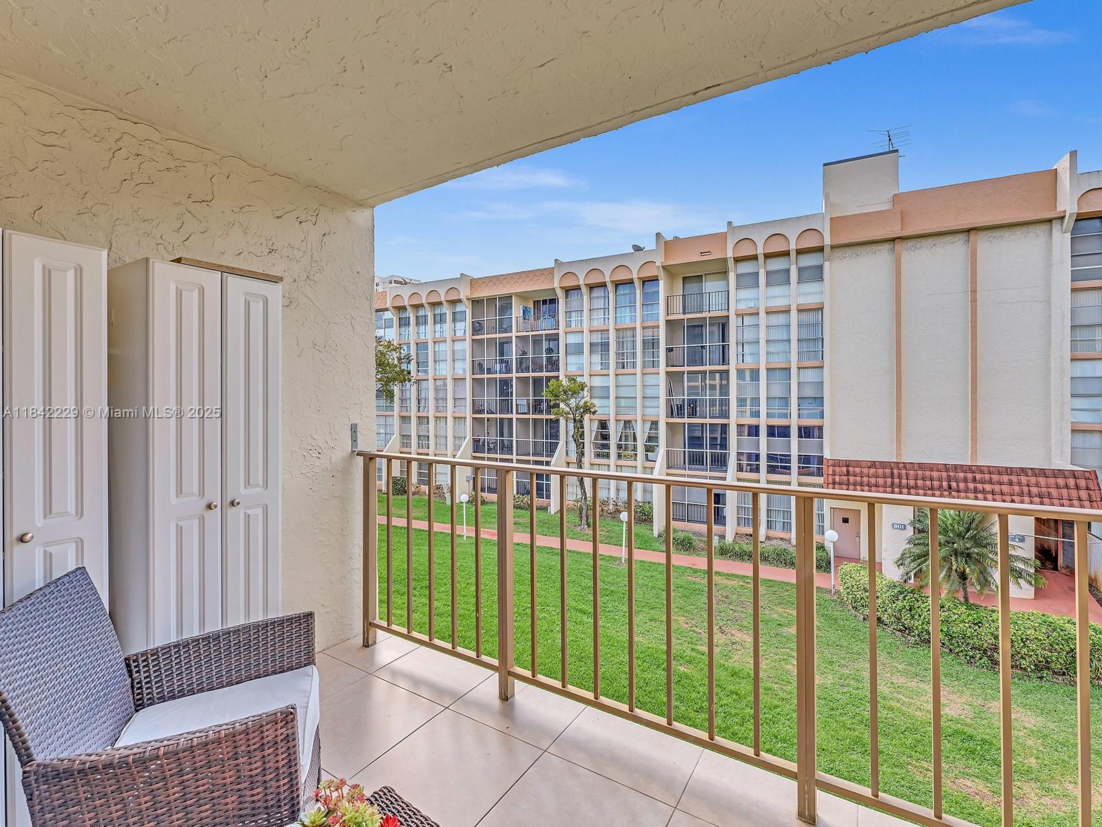 851 Three Islands Blvd 303