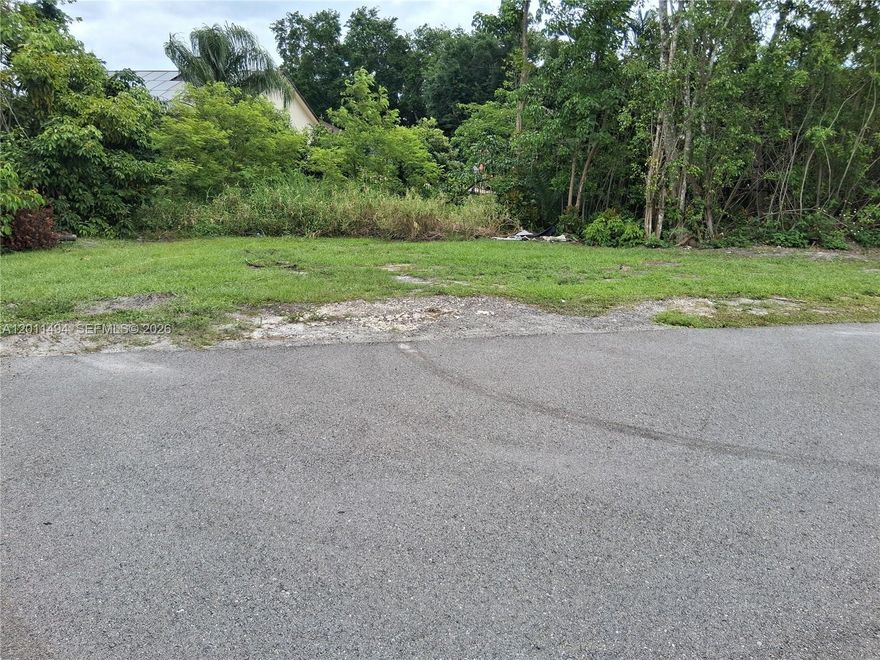 Owners very motivated...located in highly desirable area of La Belle