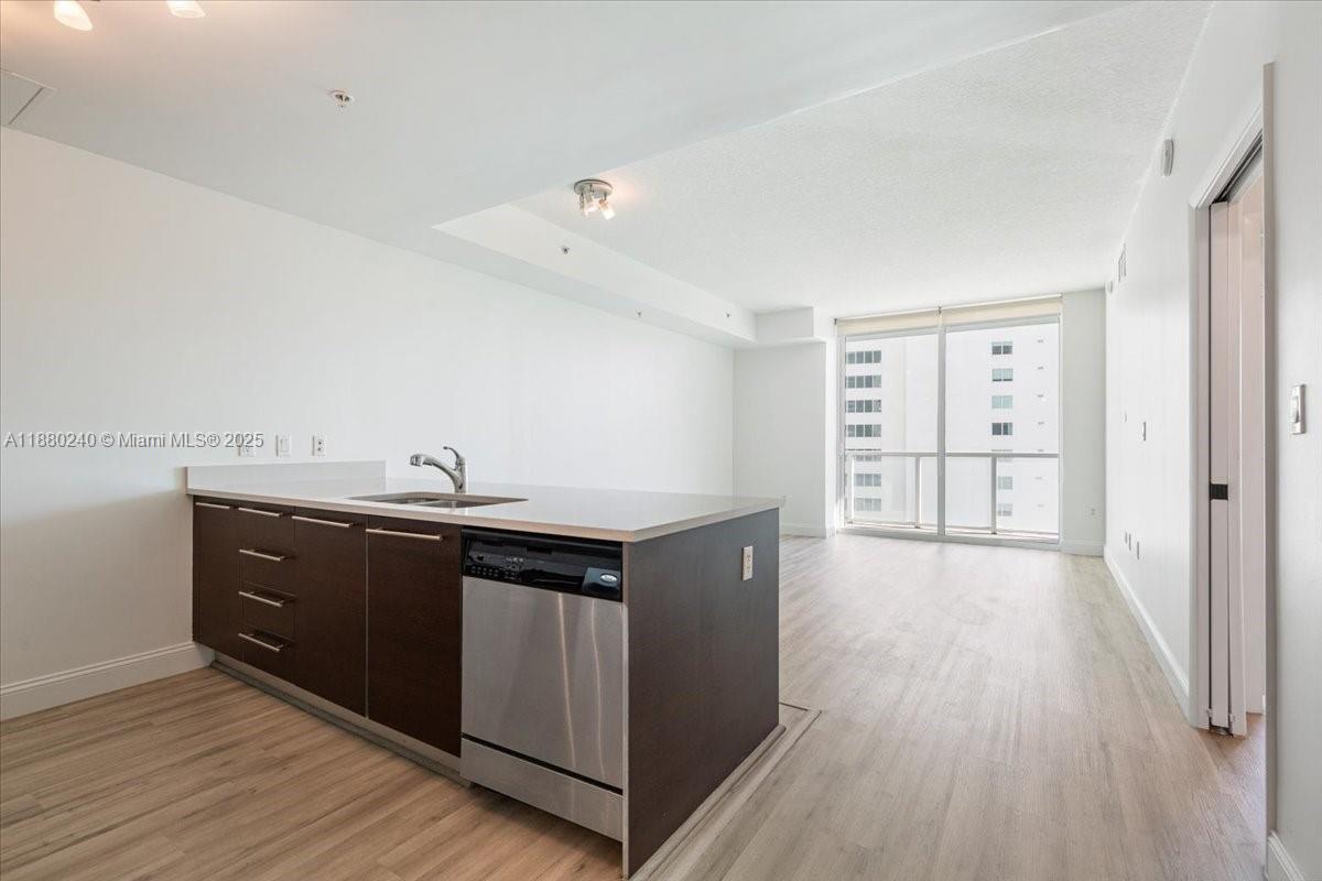 QUANTUM ON THE BAY CONDO - Residential