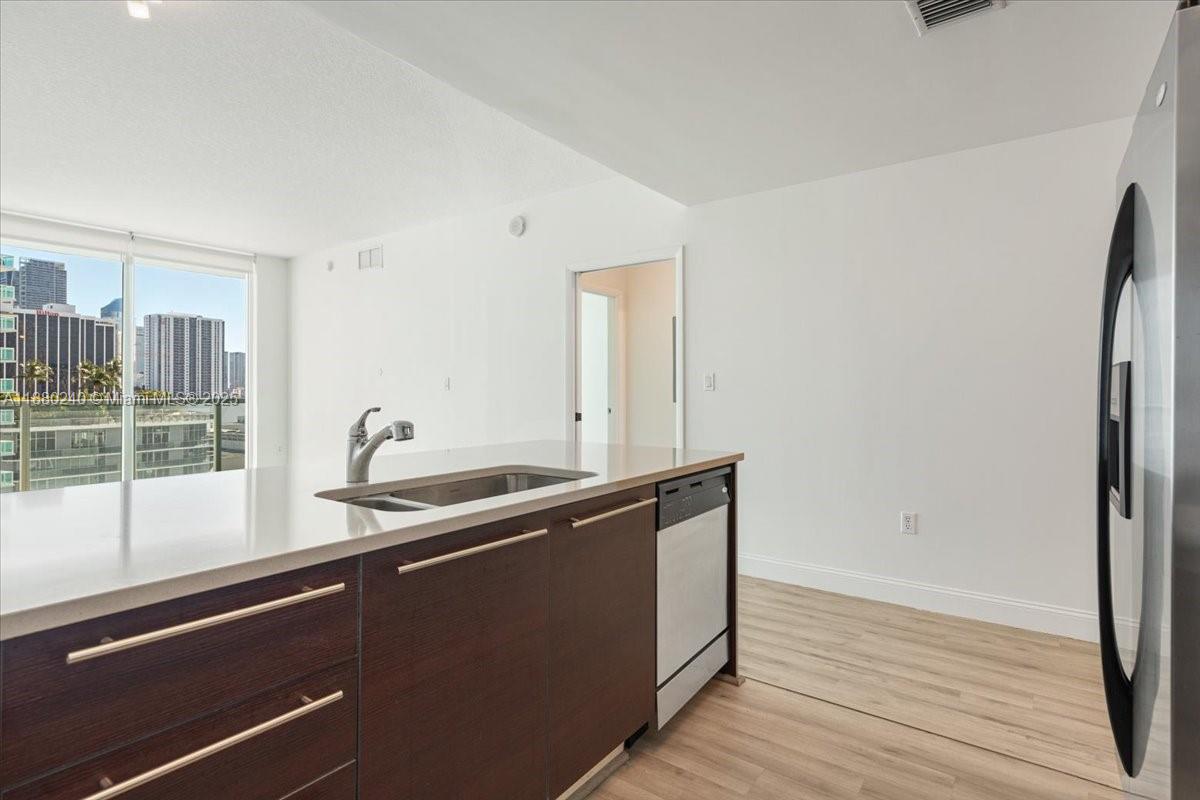 QUANTUM ON THE BAY CONDO - Residential