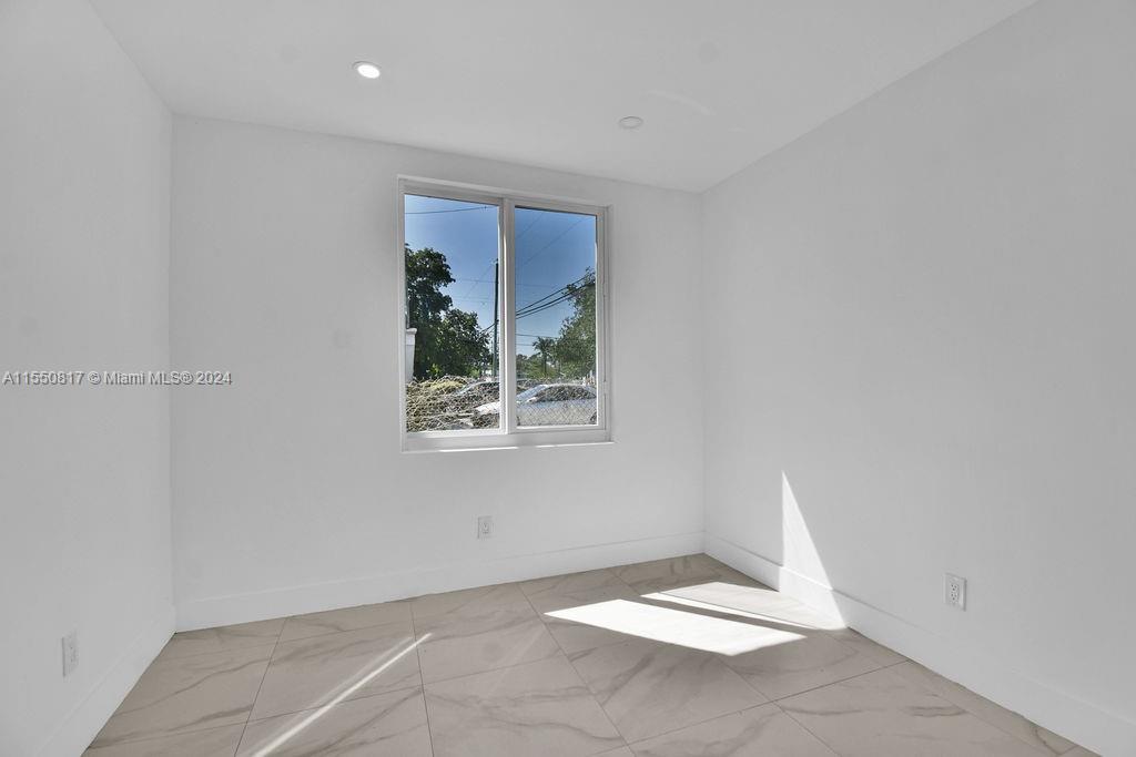 DE LEON PARK - Residential Income