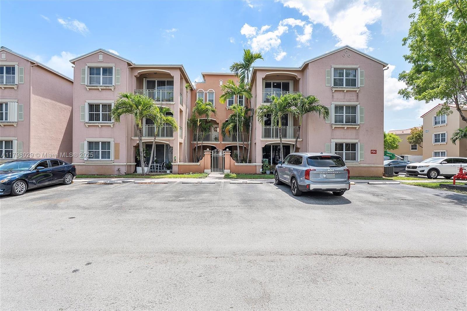 Property for Sale at 6420 Nw 114th Ave 1338, Doral, Miami-Dade County, Florida - Bedrooms: 3 
Bathrooms: 2  - $405,000
