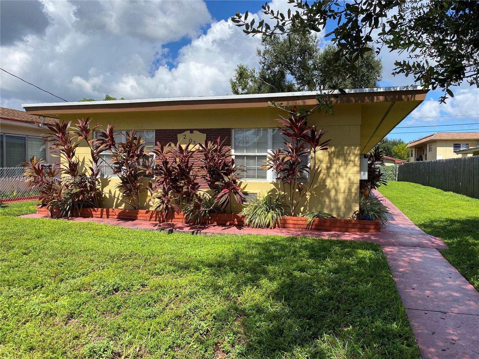 Rental Property at 2031 Ne 167th St 2, North Miami Beach, Miami-Dade County, Florida - Bathrooms: 1  - $1,250 MO.