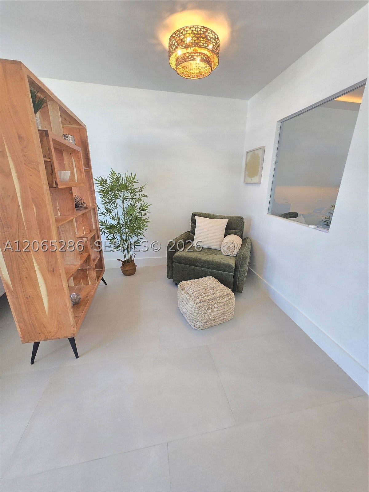 100 Lincoln Rd 931