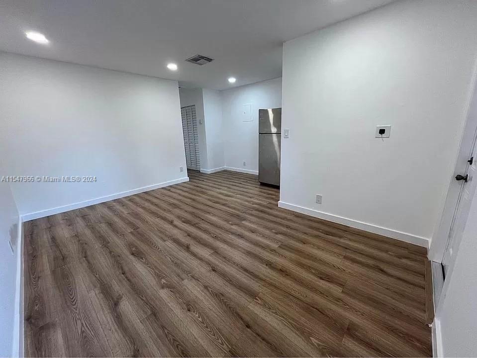 HOLLYWOOD LITTLE RANCHES - Residential Income