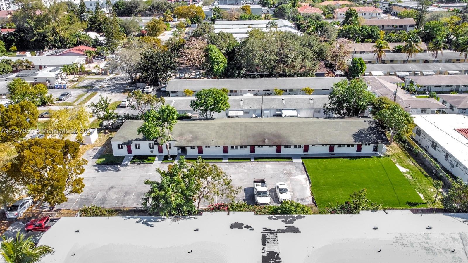 HOLLYWOOD LITTLE RANCHES - Residential Income