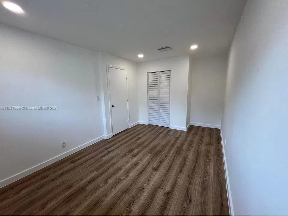 HOLLYWOOD LITTLE RANCHES - Residential Income