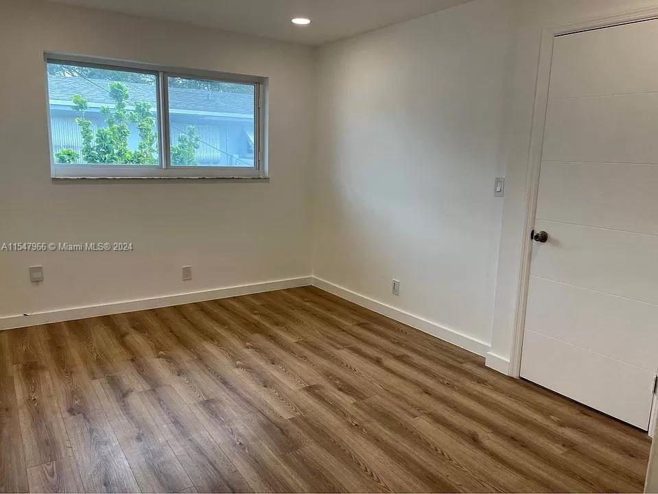 HOLLYWOOD LITTLE RANCHES - Residential Income