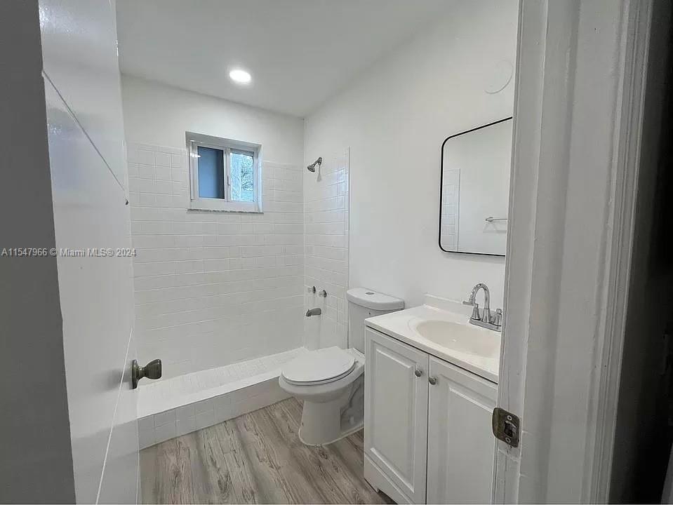 HOLLYWOOD LITTLE RANCHES - Residential Income