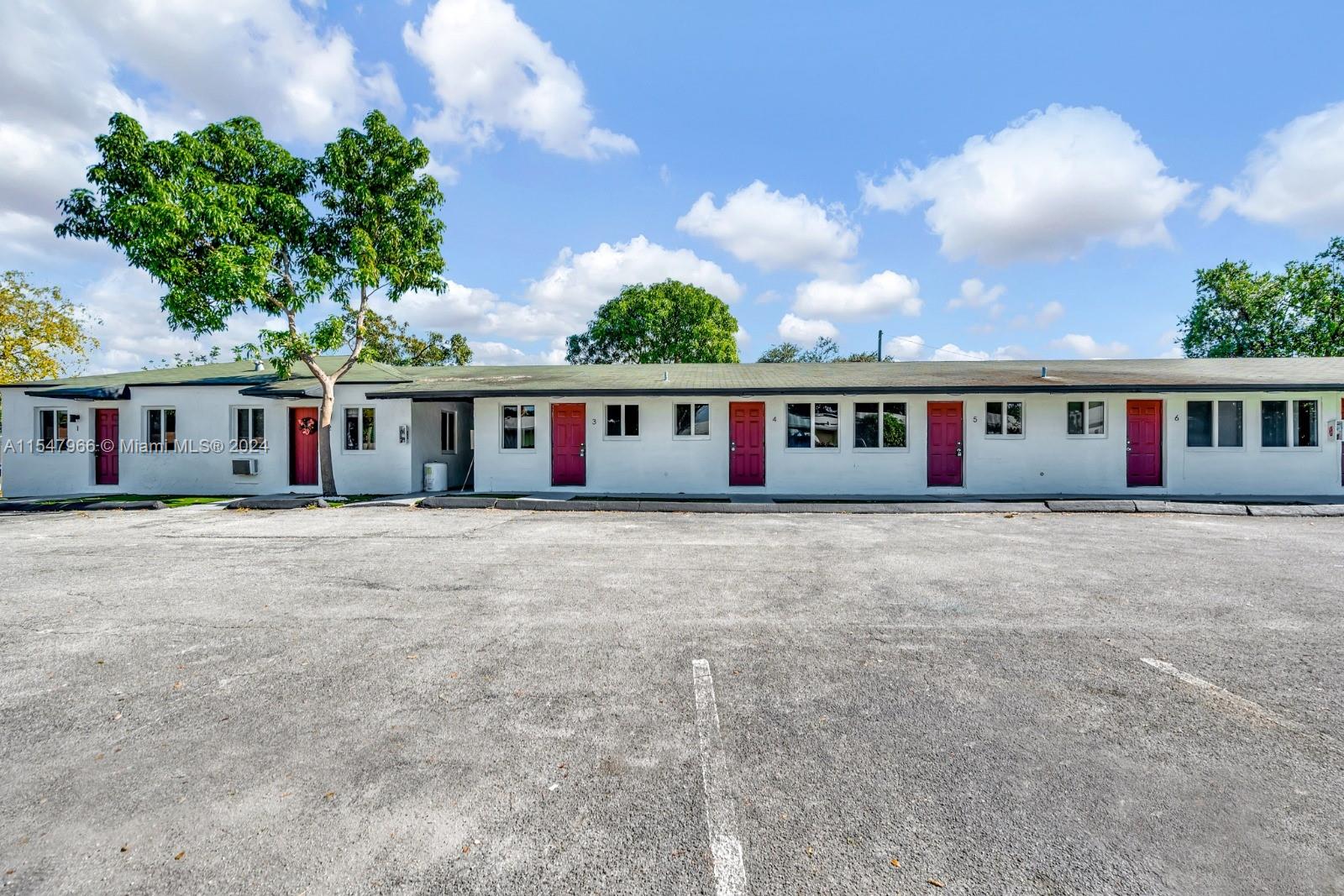 HOLLYWOOD LITTLE RANCHES - Residential Income