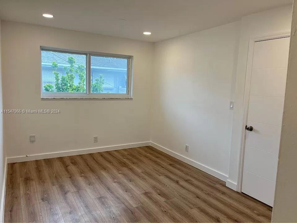 HOLLYWOOD LITTLE RANCHES - Residential Income