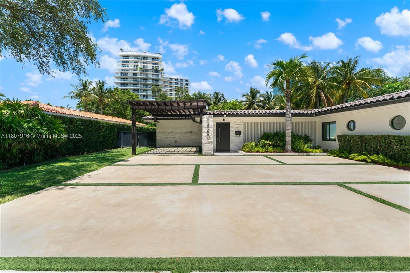 4250 Bay Point Rd, Miami, Broward County, Florida - 4 Bedrooms  
5 Bathrooms - 