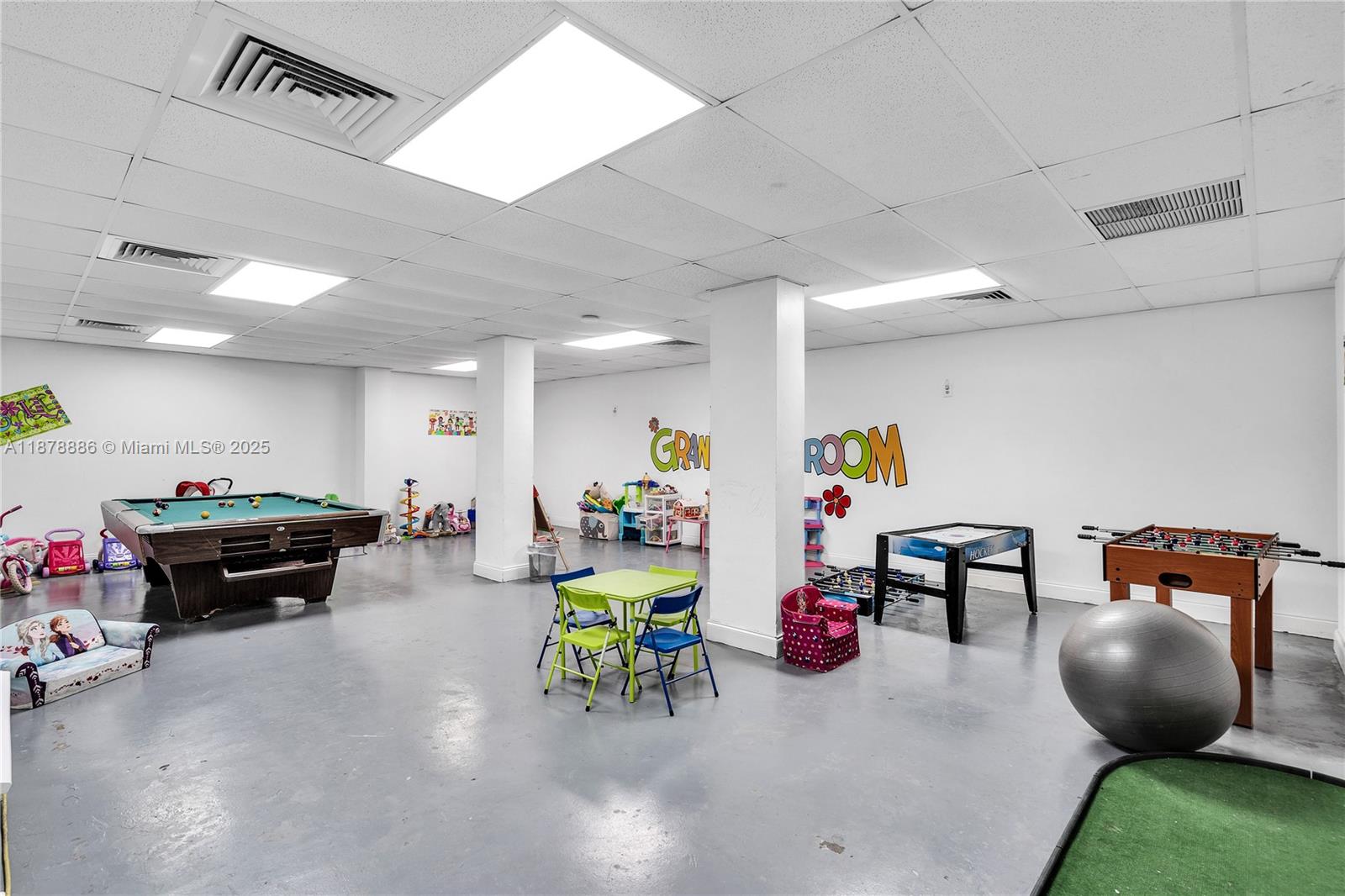 QUADOMAIN TOWER I AND IV - Residential Lease