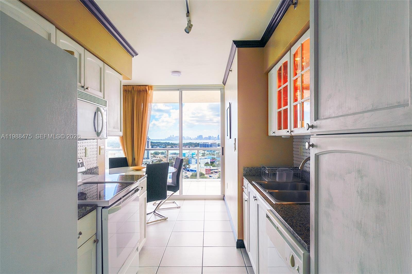 ST TROPEZ OCEAN CONDO - Residential Lease