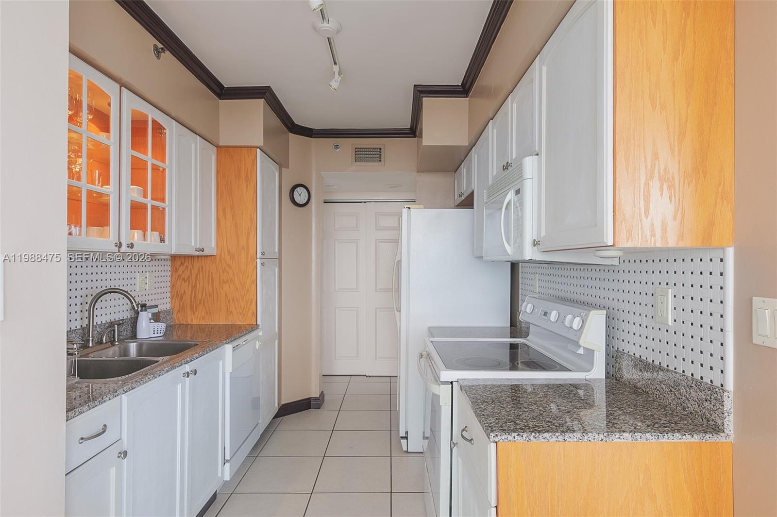 ST TROPEZ OCEAN CONDO - Residential Lease