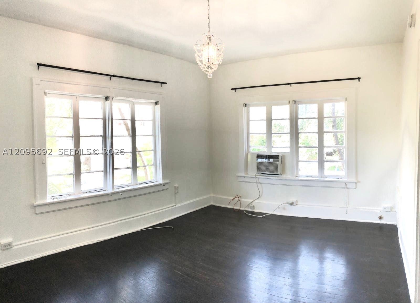 124 Mendoza Ave 8