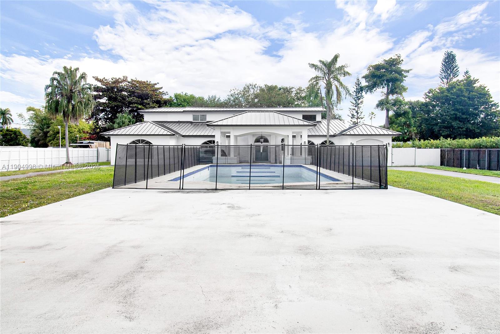 SWEETWATER ESTATES SUB - Residential