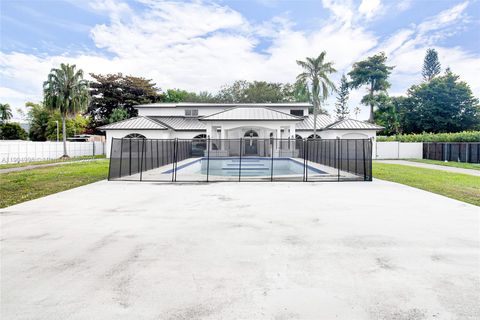 425 SW 129th Ave Miami FL 33184