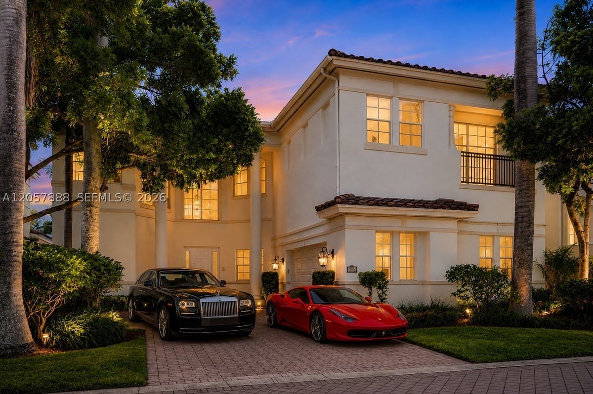 996 Sanibel Dr