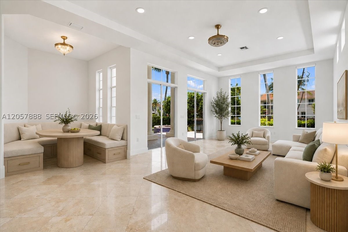 996 Sanibel Dr