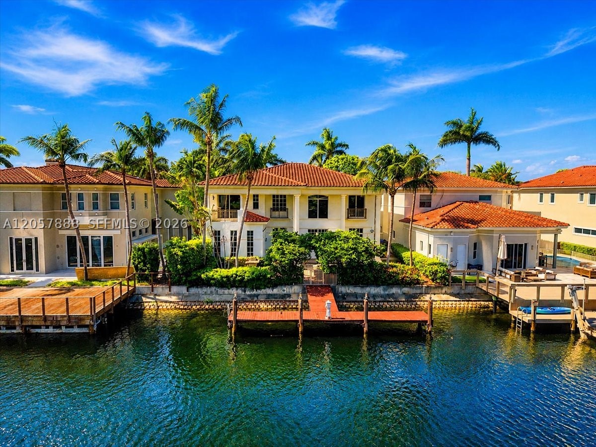 996 Sanibel Dr