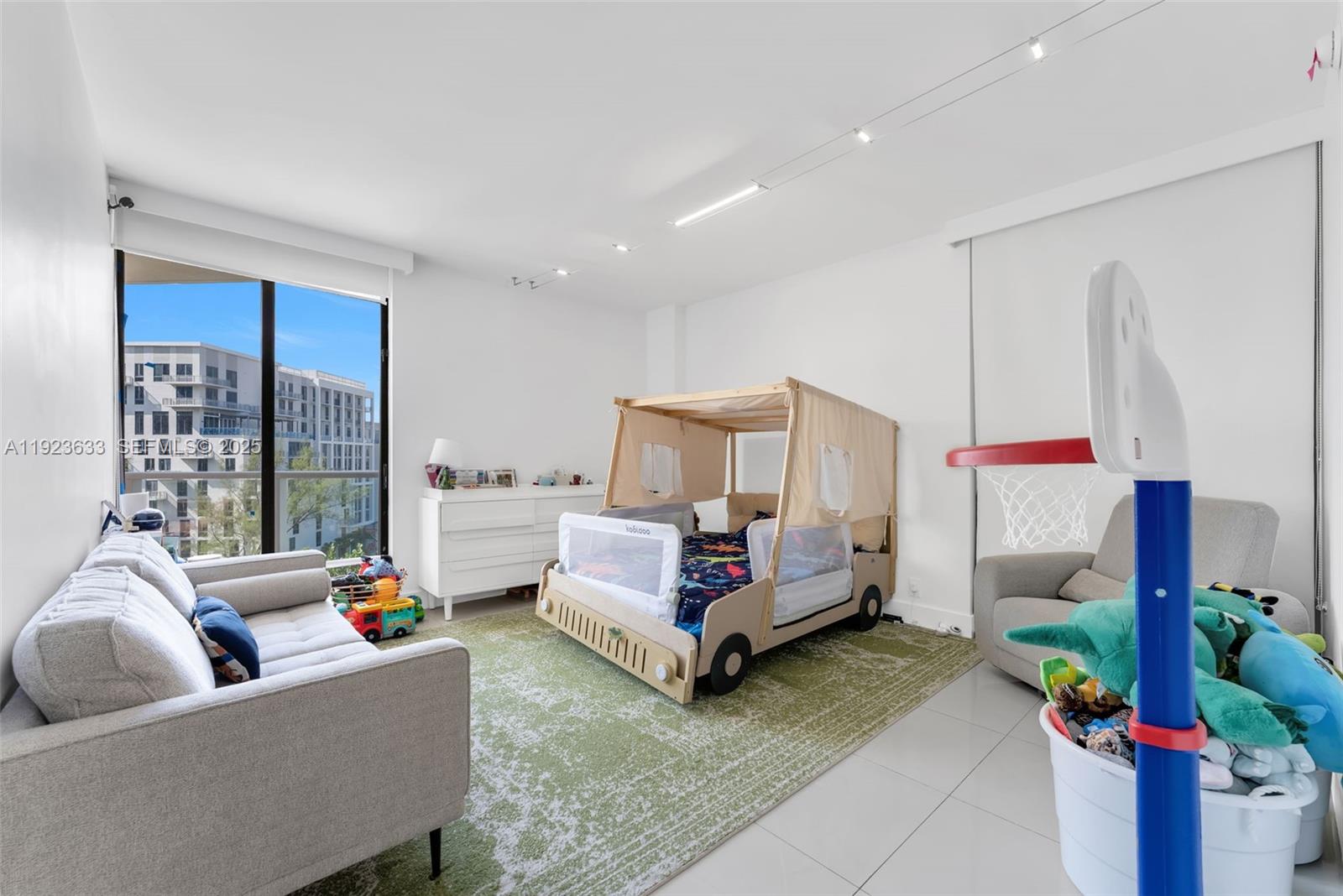 MARINA TOWER CONDO - Residential