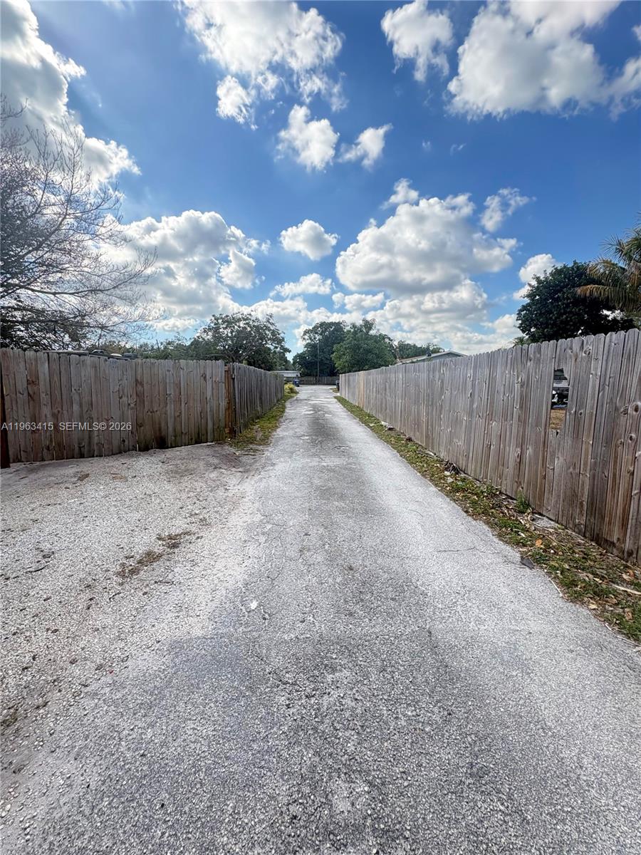 HOLLYWOOD COUNTRY ESTATES - Residential