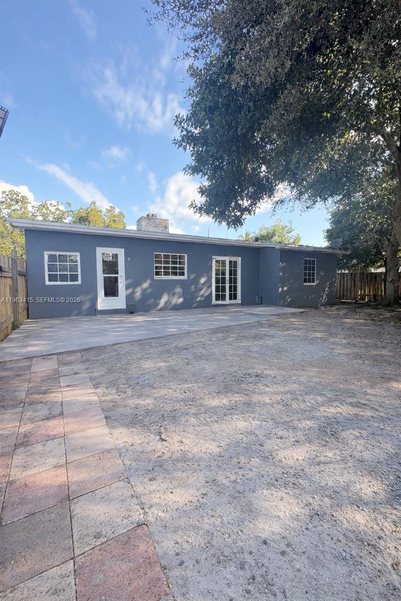 HOLLYWOOD COUNTRY ESTATES - Residential