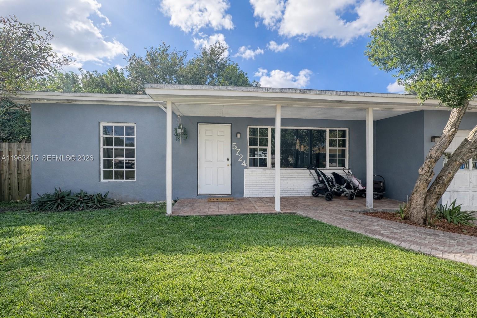 HOLLYWOOD COUNTRY ESTATES - Residential