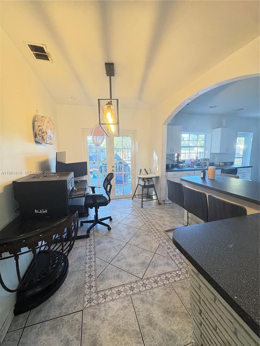 HOLLYWOOD COUNTRY ESTATES - Residential