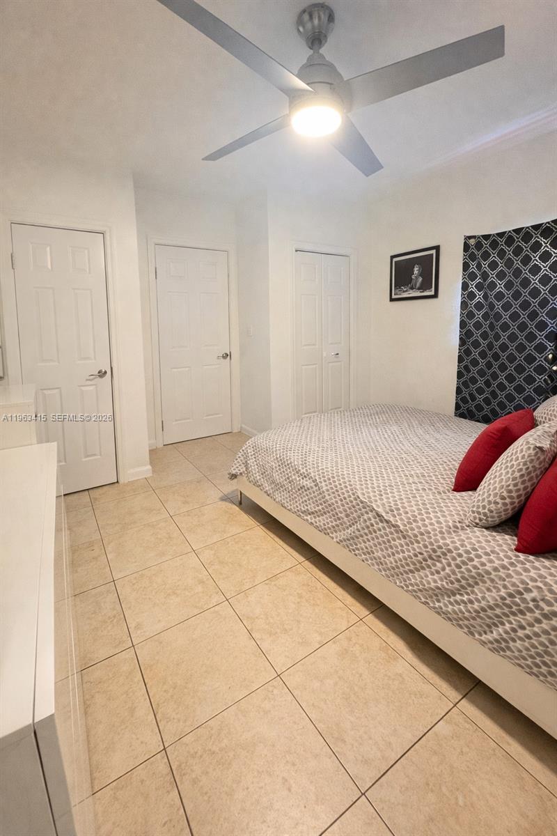 HOLLYWOOD COUNTRY ESTATES - Residential