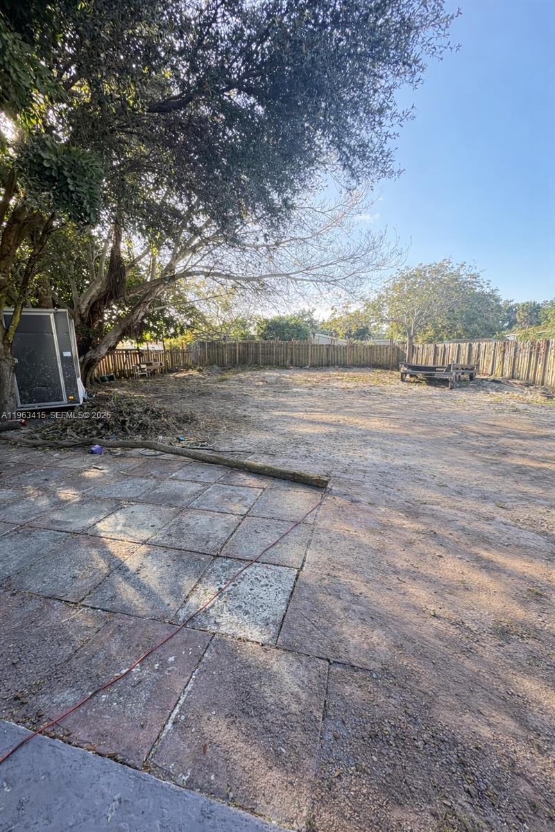 HOLLYWOOD COUNTRY ESTATES - Residential