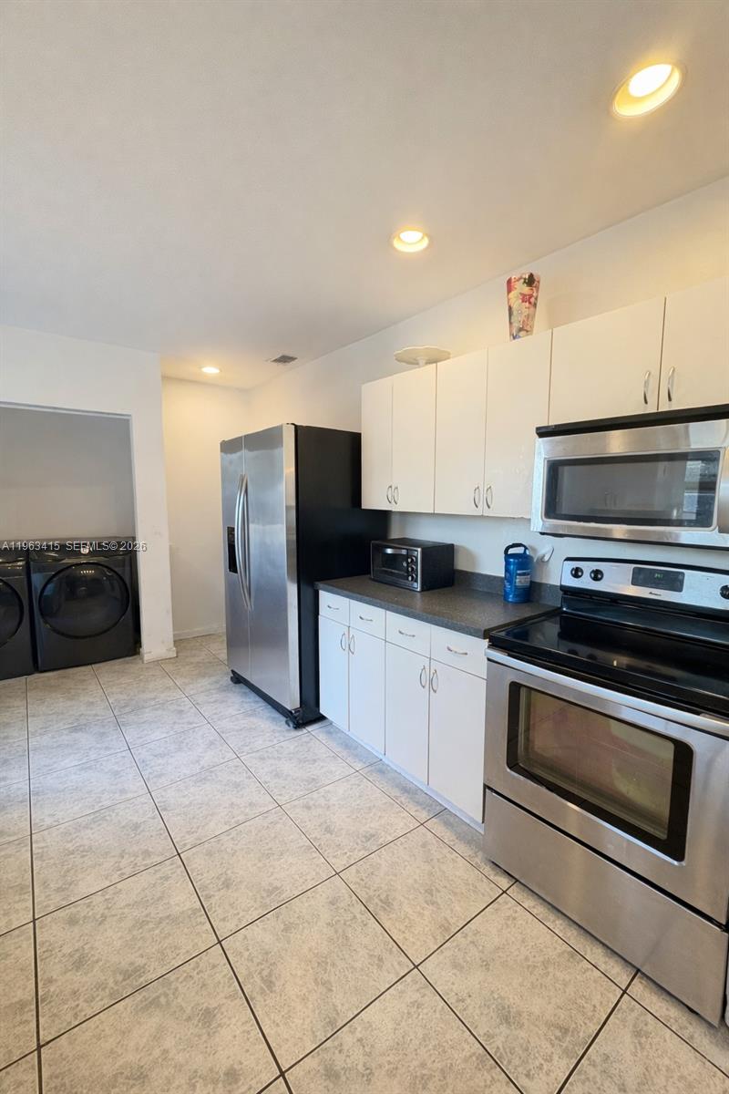 HOLLYWOOD COUNTRY ESTATES - Residential