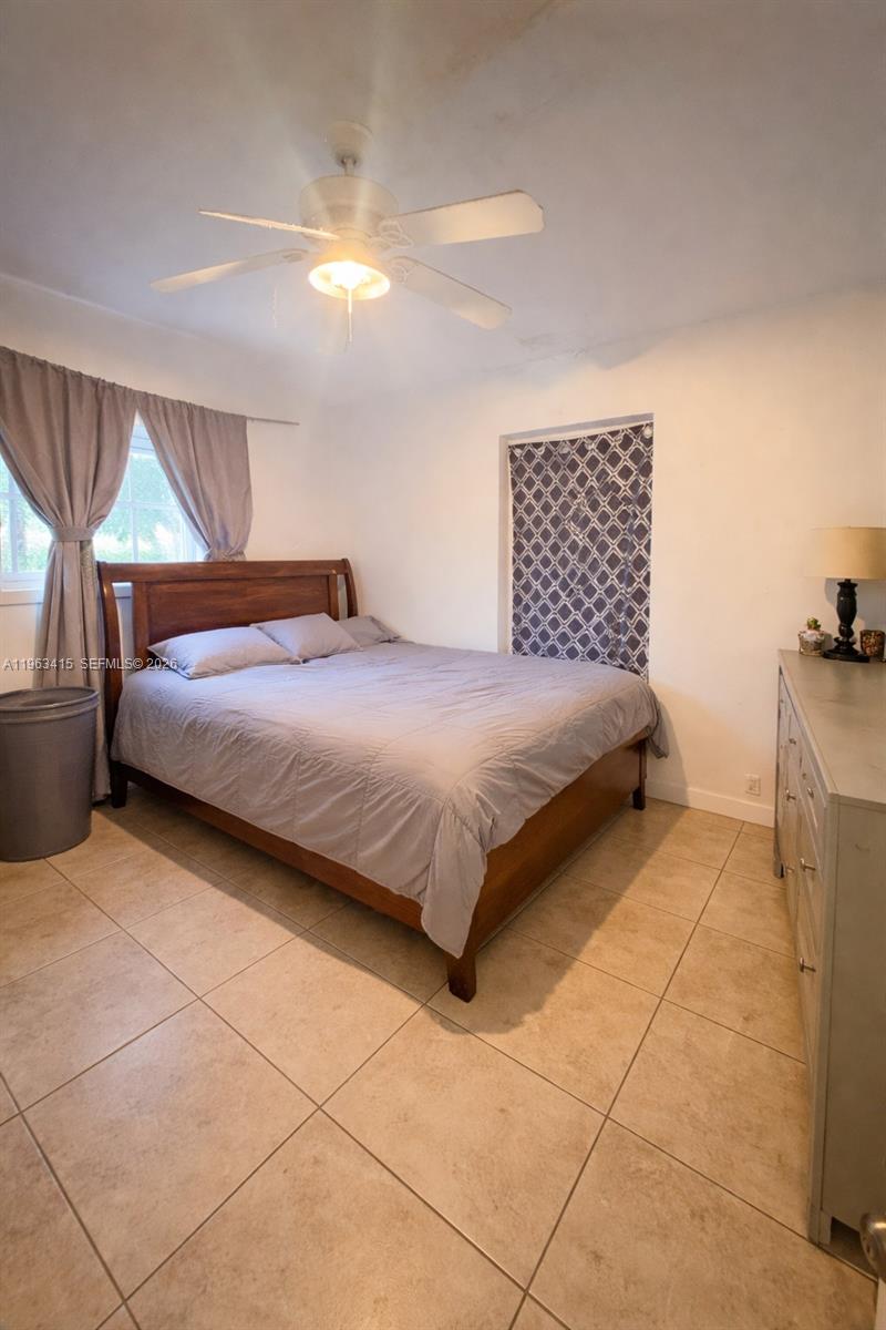 HOLLYWOOD COUNTRY ESTATES - Residential