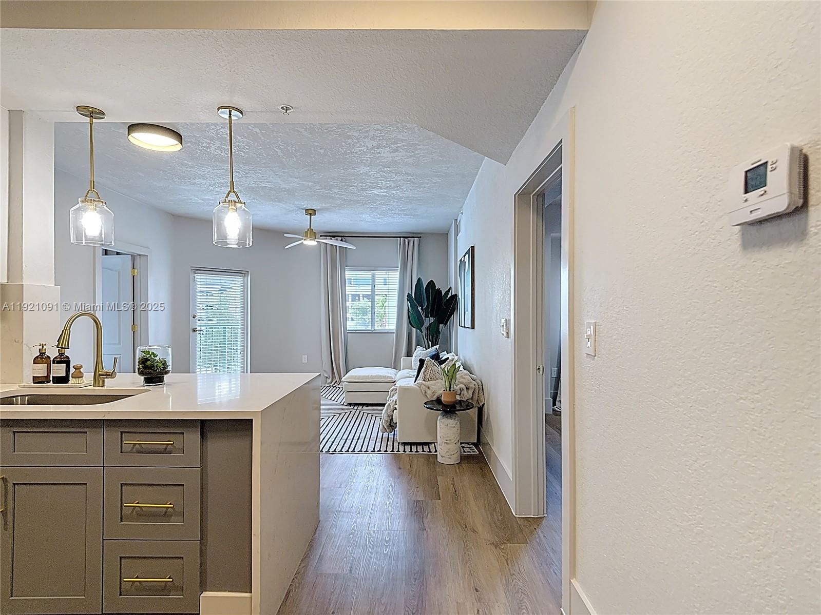 VALENCIA CONDO - Residential