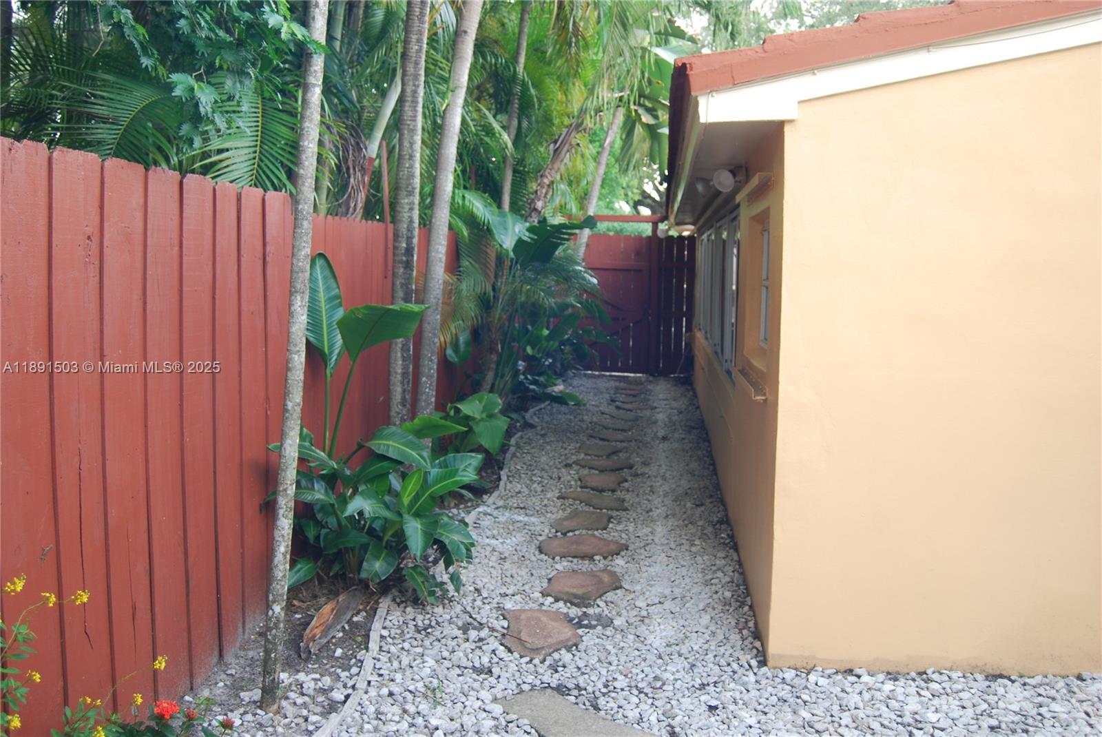 REV PL OF COUNTRY CLUB ES - Residential Lease