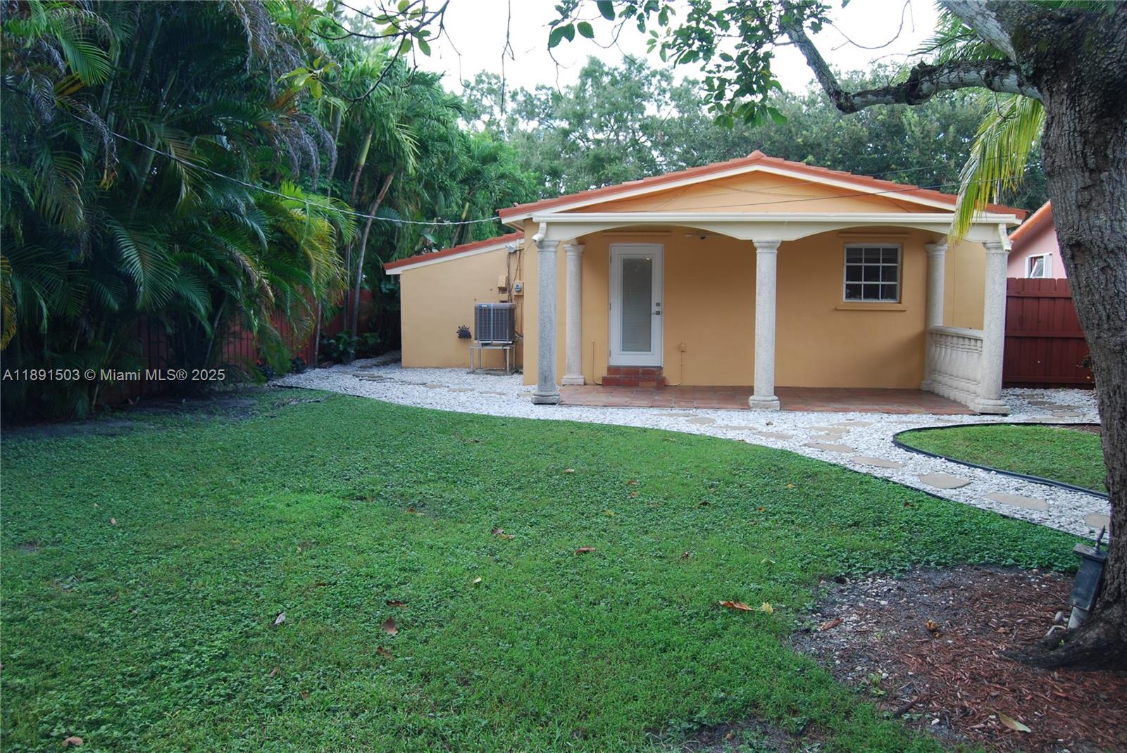 REV PL OF COUNTRY CLUB ES - Residential Lease