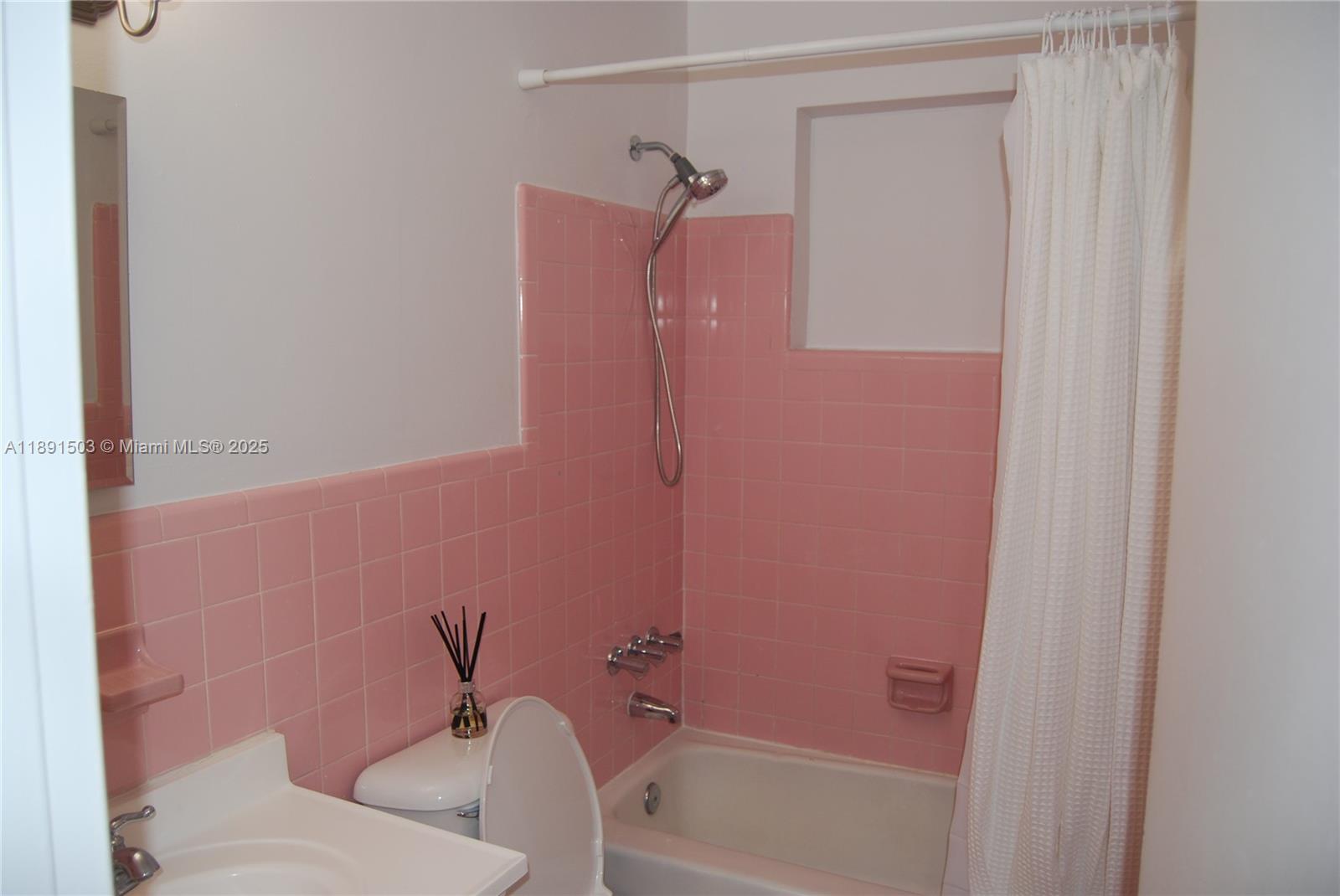 REV PL OF COUNTRY CLUB ES - Residential Lease
