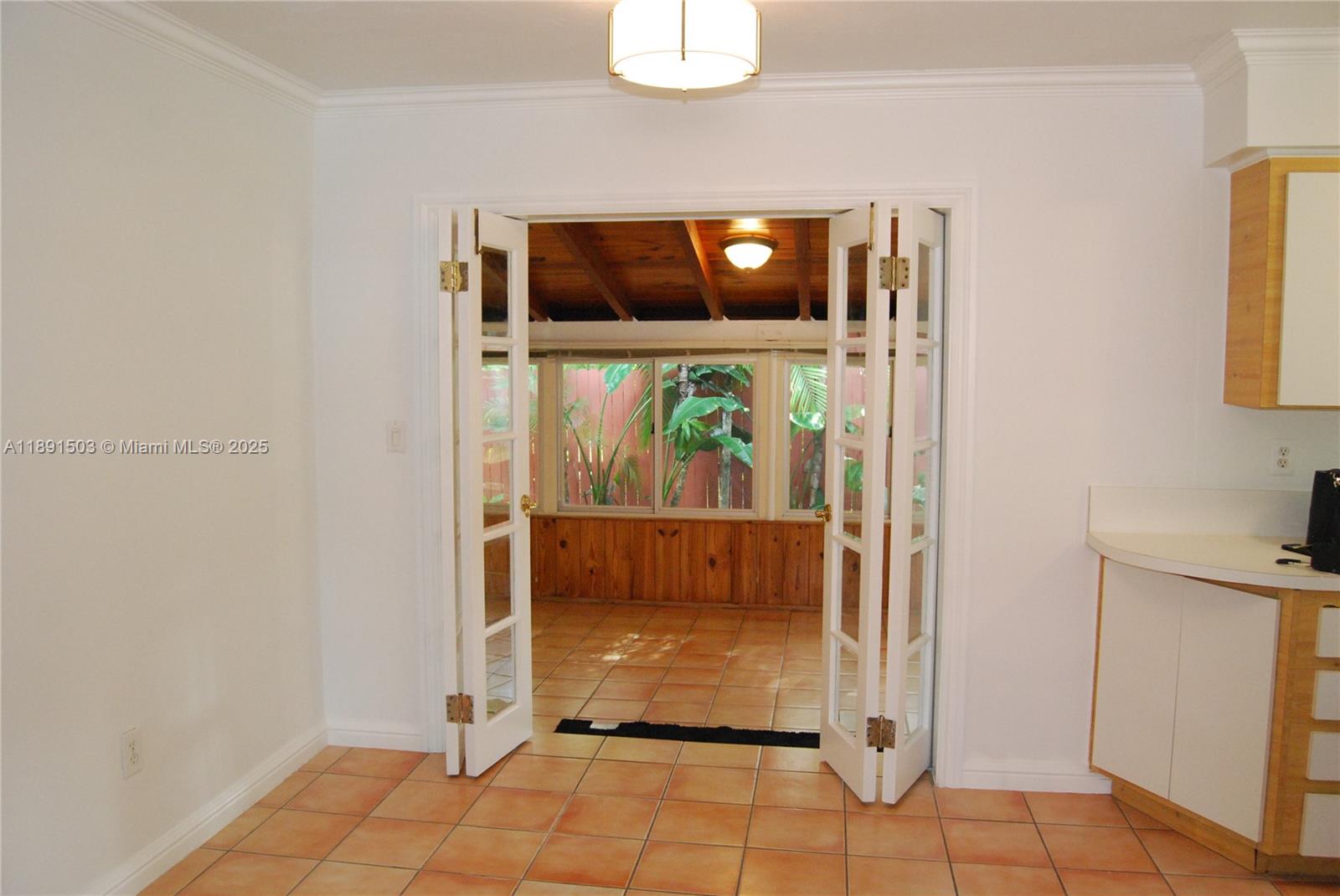 REV PL OF COUNTRY CLUB ES - Residential Lease
