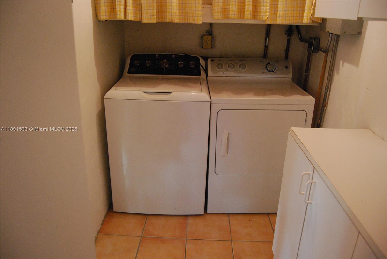 REV PL OF COUNTRY CLUB ES - Residential Lease