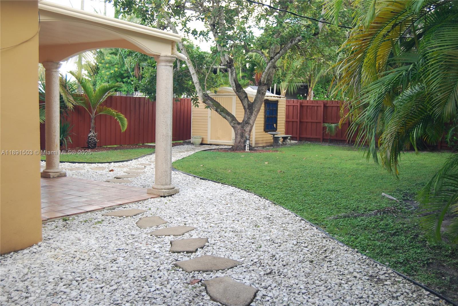 REV PL OF COUNTRY CLUB ES - Residential Lease