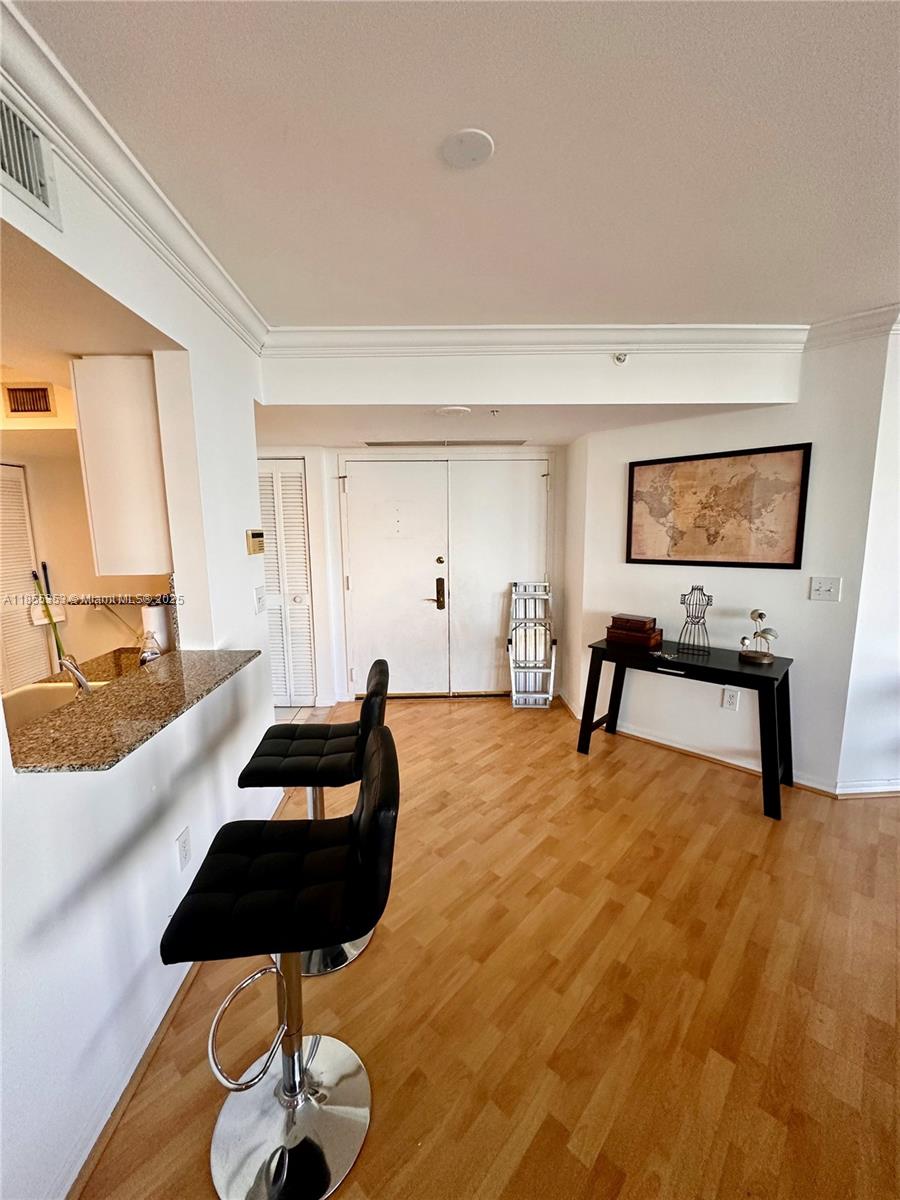 6301 Collins Ave 806