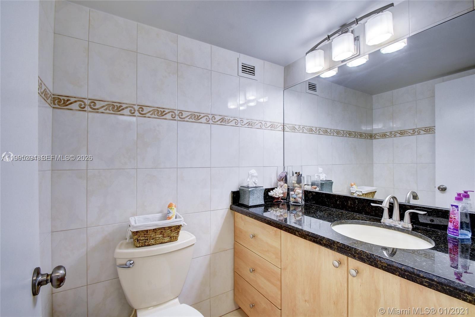 HALLMARK OF HOLLYWOOD CON - Residential Lease