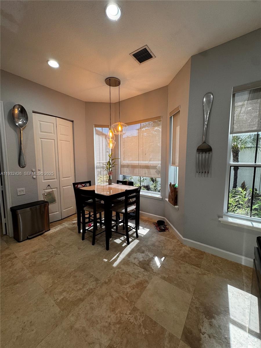 THREE ISLANDS 3RD SECTION - Residential Lease