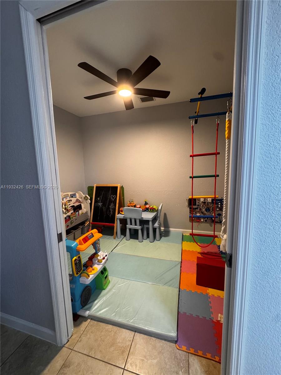 THREE ISLANDS 3RD SECTION - Residential Lease