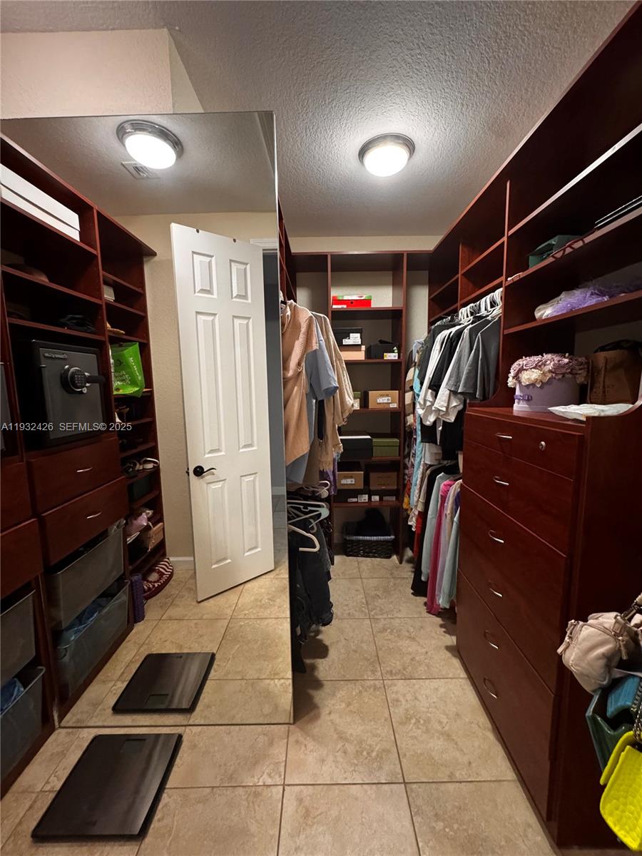 THREE ISLANDS 3RD SECTION - Residential Lease